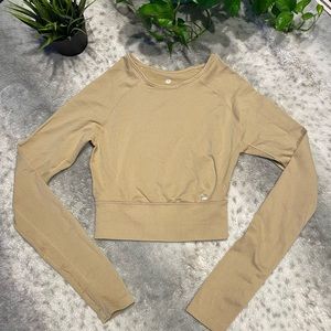 4/$30 🌸Long sleeve workout top. Open back